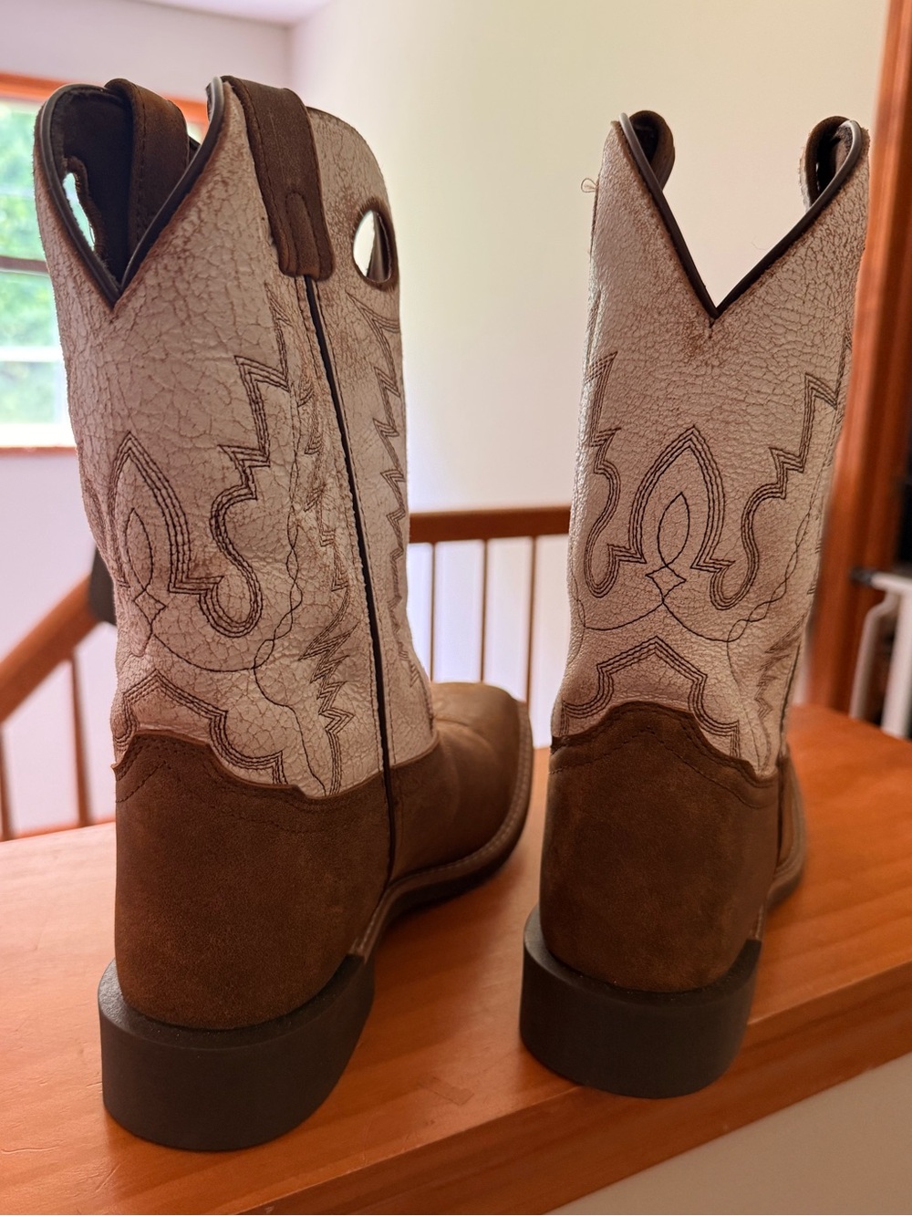 Cody James- Brown Leather Western Cowboy Boots with White Embroidered Shaft - Picture 3 of 5